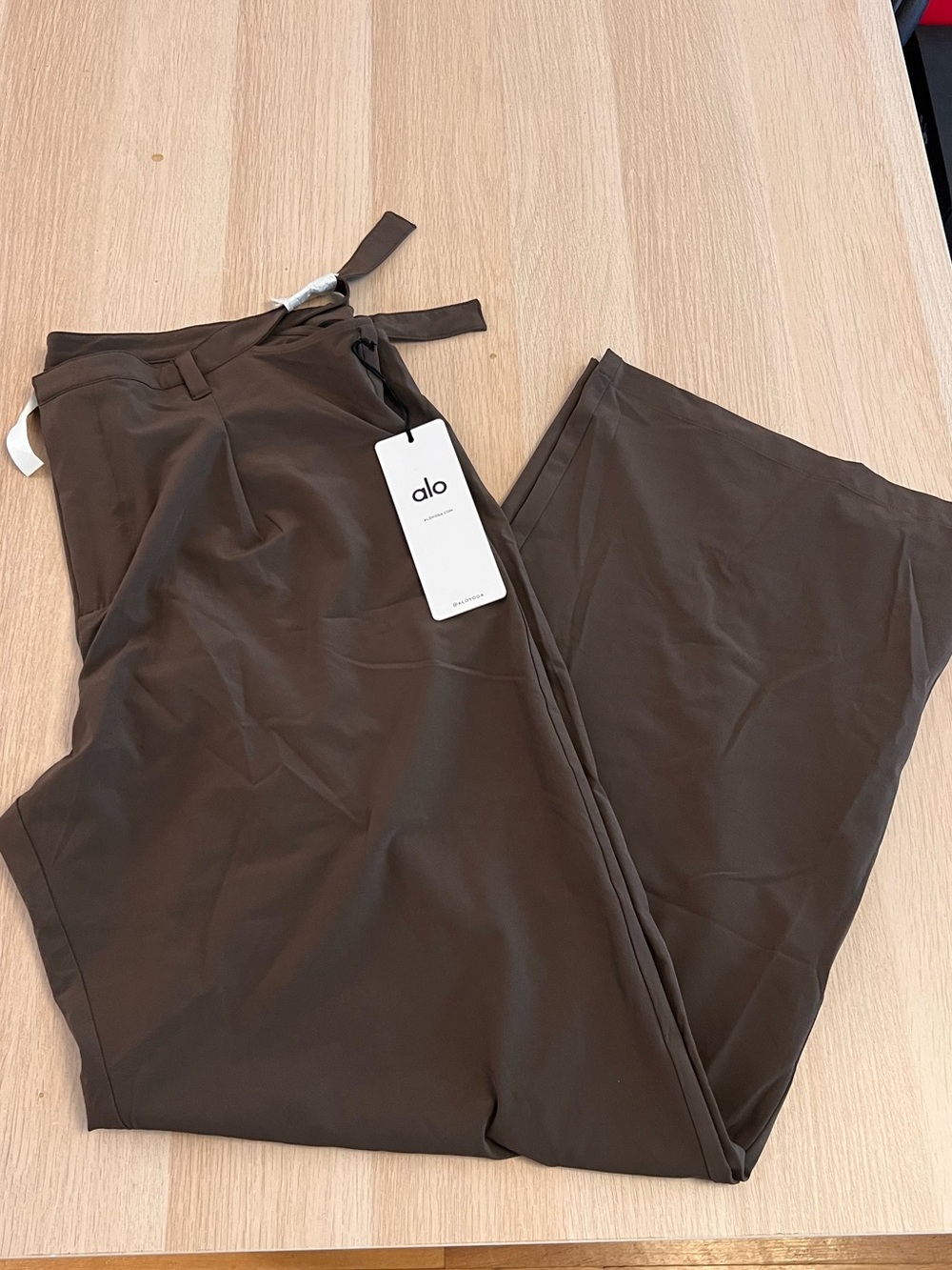 ALO Yoga Women’s Dark Brown Showdown Trouser size L